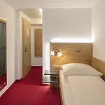 בית הארחה Annex Antika