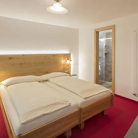 Annex Antika 2* צרמט