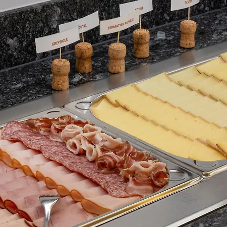 Annex Antika 2* צרמט