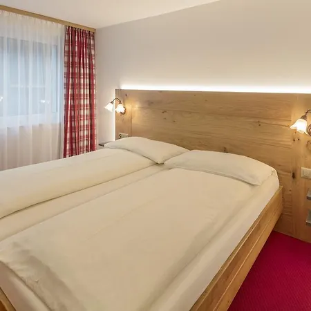 Annex Antika צרמט