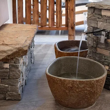 בית הארחה Annex Antika 2*