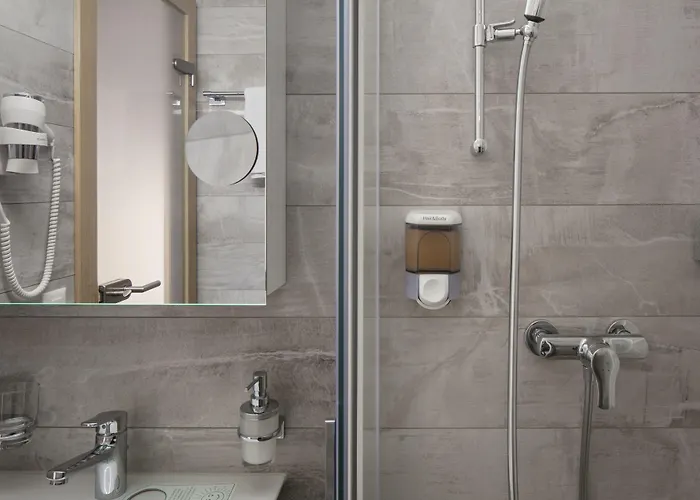 בית הארחה Annex Antika 2*