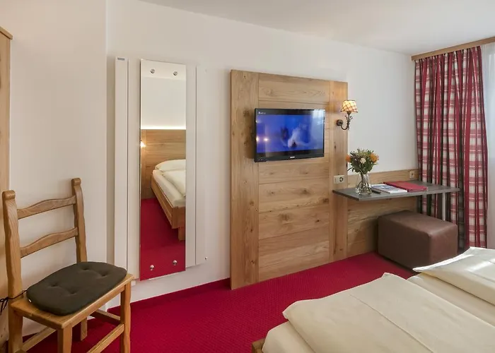 בית הארחה Annex Antika 2*