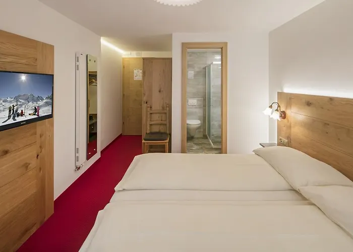 בית הארחה Annex Antika צרמט